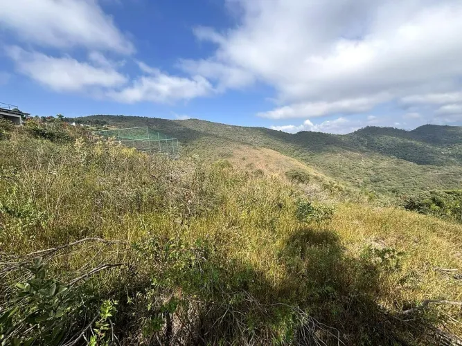 TERRENO COM VISTA ESPETACULAR E EXCELENTE TOPOGRAFIA
