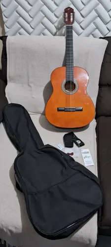 Violão nunca usado