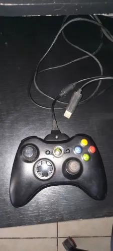 Controle XBox 360 original com defeito.