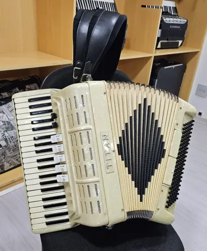 Acordeon Titano 