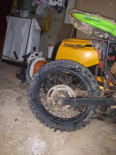 Rodas e pneus em bom estado 