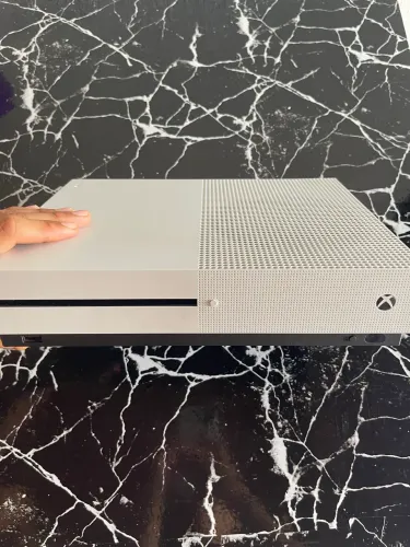Xbox One S 1TB com defeito