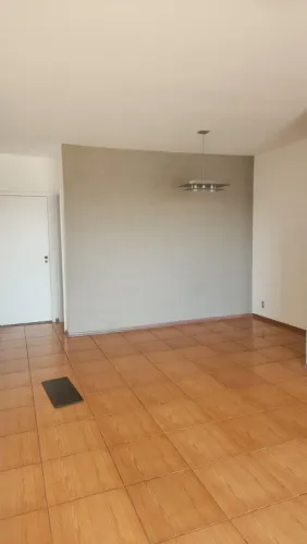 Apartamento condomínio Flamboyant