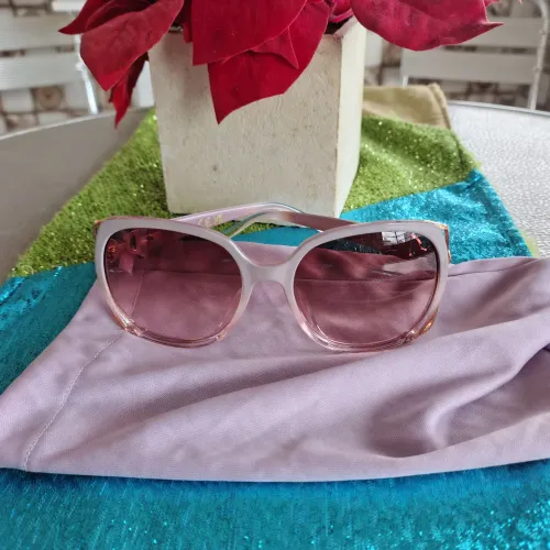 Óculos de Sol, marca Jéssica Simpson, novo, original, feminino, LENTES degradê marrom.