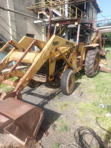 Retroescavadeira Massey Ferguson MF 86HS