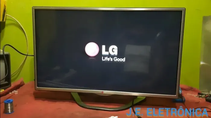 VENDO TV 32 COM DEFEITO