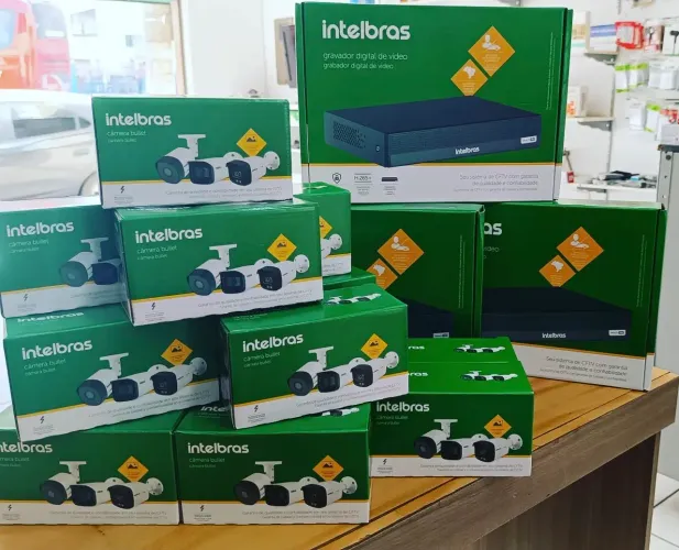 Câmeras de monitoramento para empresa ou residência. Interfone motor de portão porta wifi