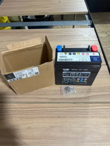 Bateria Auxiliar Mercedes-Benz FIAMM 12V 12Ah - NOVA