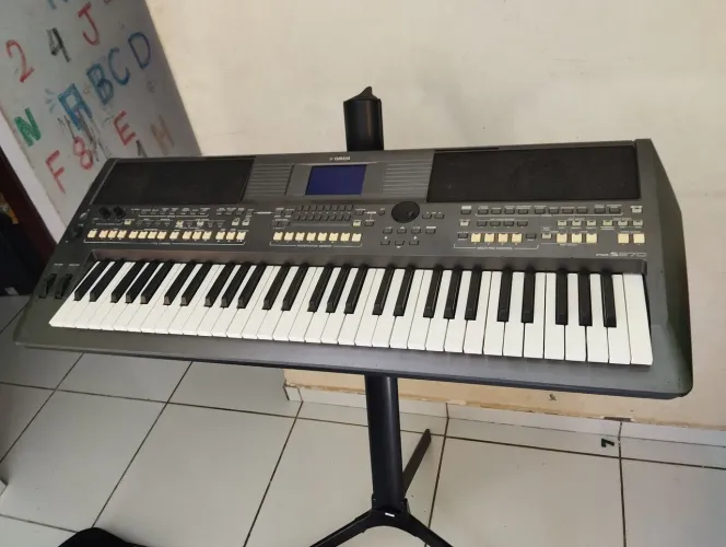 Teclado yamaha PSR s670