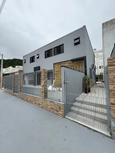 Vendo casa com 5 apartamentos e uma kit net