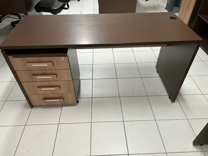 Mesa de trabalho MDF Castanho/noce