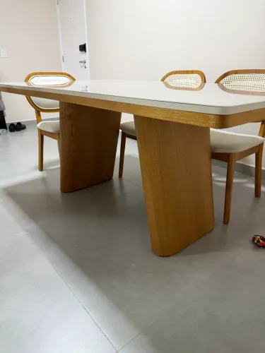 Vendo mesa com 2 meses de uso, estado de nova , pq ficou pequena na minha sala