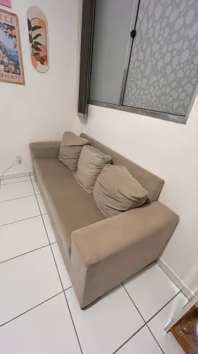 Sofá três lugares