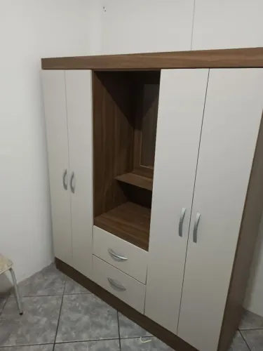 Guarda roupa semi novo