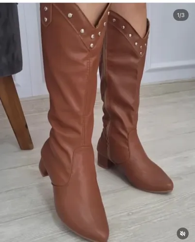 Bota marrom usado apenas uma vez sem nenhuma marca de uso