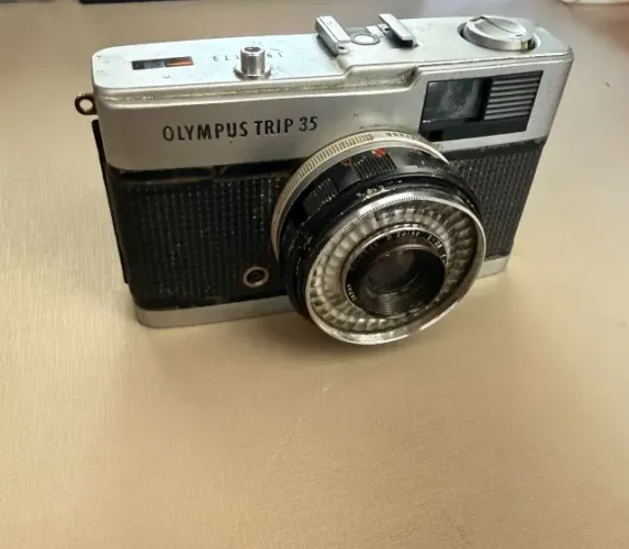Câmera Olympus Trip 35 Lente Zuiko - P/ Revisão (Usado)