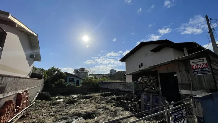 Terreno à Venda em Penha Excelente Localização!