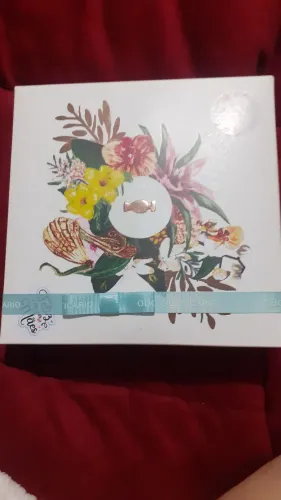 Vendo um combo de perfume, sabonete e creme facial e mais um hidratante por apenas 200,00