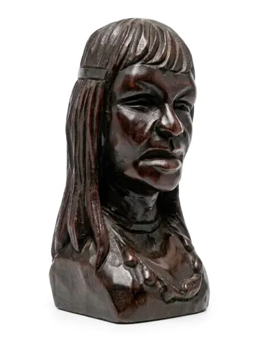 Escultura indígena antiga feita à mão