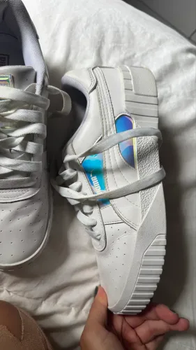Puma Cali (versão com detalhe iridescente / holográfico)