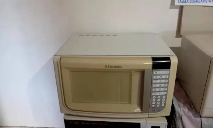 MICROONDAS ELECTROLUX 31 LITROS 