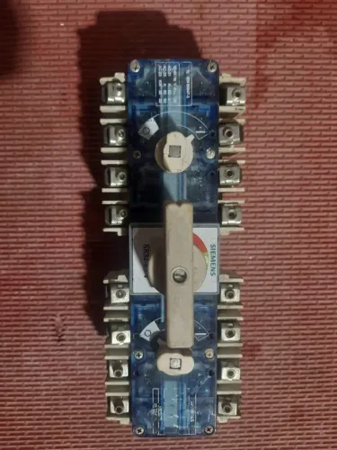 Vende-se Chave Comutadora SIEMENS 63A - Trifásica (I-0-II)