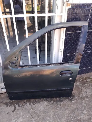 Vende-se 4 portas para carro Siena 1996