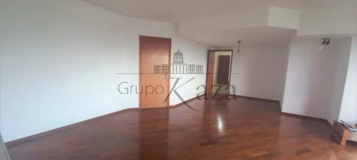 Oportunidade - Apartamento - Centro - Residencial Por do Sol - 4 Dormitórios - 160m².