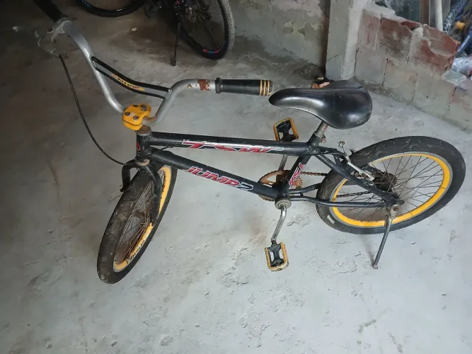 Bicicleta infantil muito conservada
