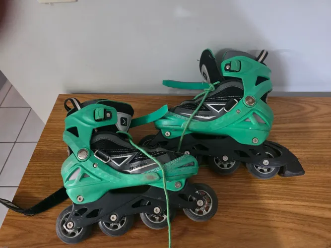 Par de Patins oxer verde tamanho 36 a 39