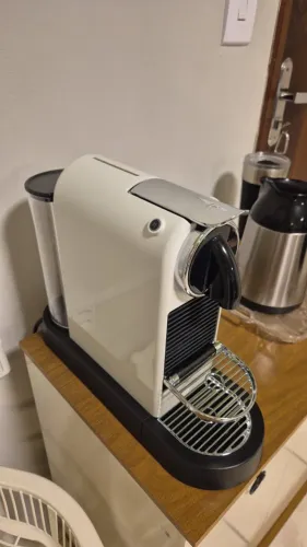 Cafeteira Nespresso CitiZ 220v Branca (Estado de nova!)