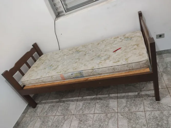Cama solteiro com colchao