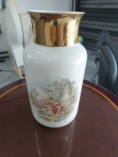 Vaso decorativo pintado a mão com borda dourada