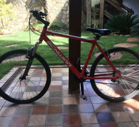 Bicicleta Schwinn Mountain - Aro 26 - Freio V-Brake - Câmbio Traseiro Shimano - 21 Marchas