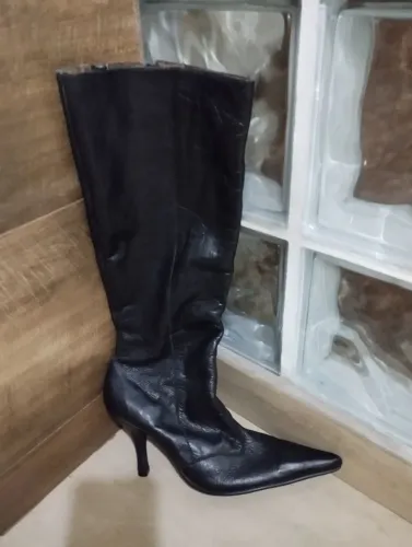 Bota em couro ótimo estado tamanho 37