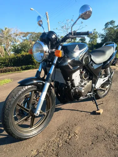 CB 500, clássica em excelente estado, bem original 