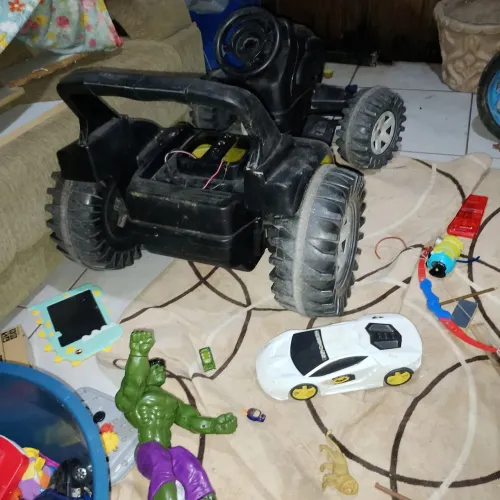 Carro elétrico infantil...desapego,obs.por bateria