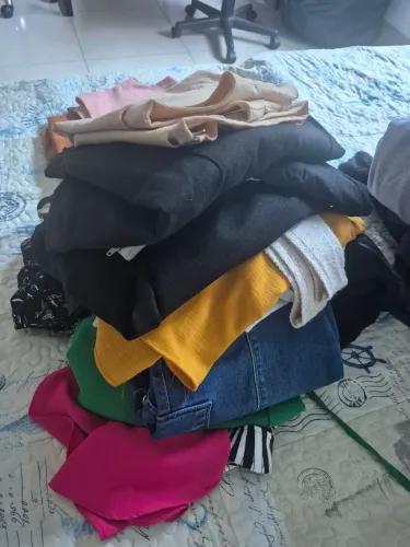 LOTE DE ROUPAS FEMININAS