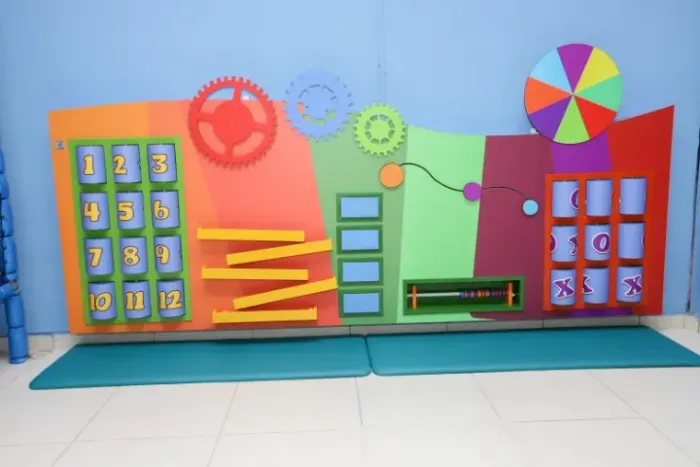 Painel Sensorial Interativo Infantil com Jogos Lúdicos