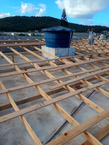 Carpinteiro de telhado, pedreiro, realizo diversos serviços em obras