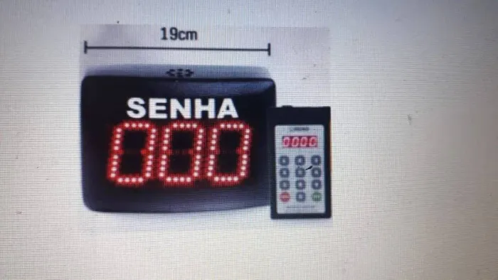 Painel eletrônico de senhas com teclado