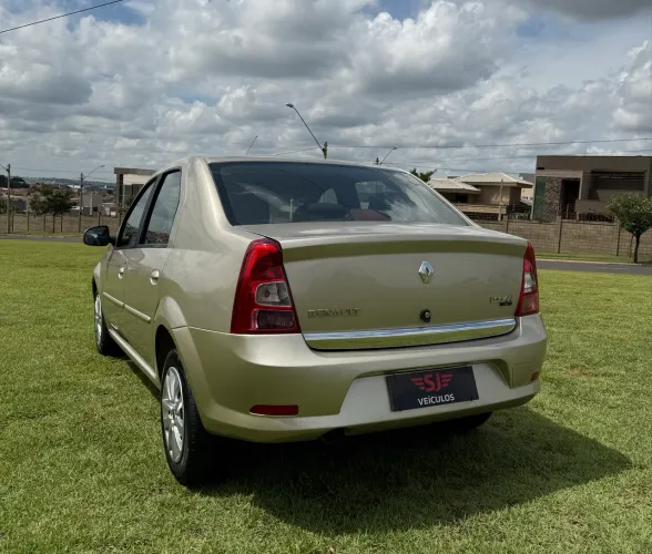 Renault Logan Expression Hi-flex 1.6 8V 4P 2012