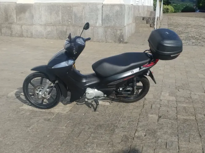 Honda Biz EX 125cc com baú IPVA pago 