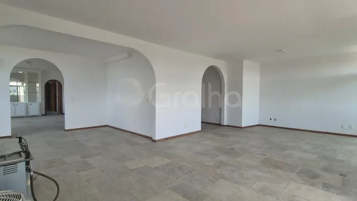 Duplex para venda tem 250 metros quadrados com 5 quartos em Centro - Florianópolis - SC