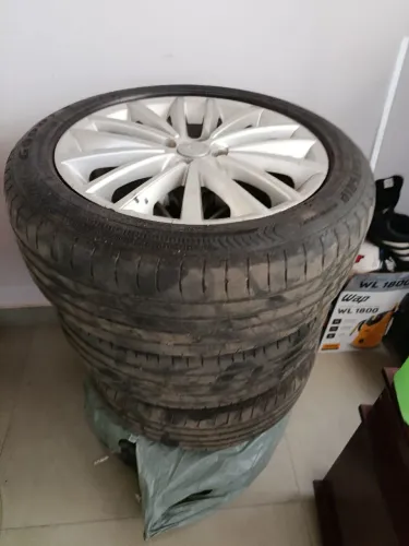 Vendo 4 rodas aro 17 4 furos, pneus Goodyear 205/55/17