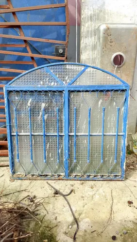 Janela de ferro antiga vidro silesia