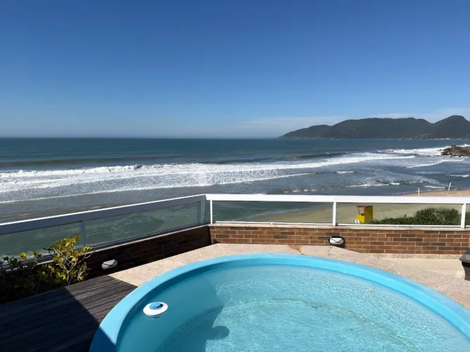 Essa não é só uma COBERTURA. É o seu refúgio diário em Florianópolis.