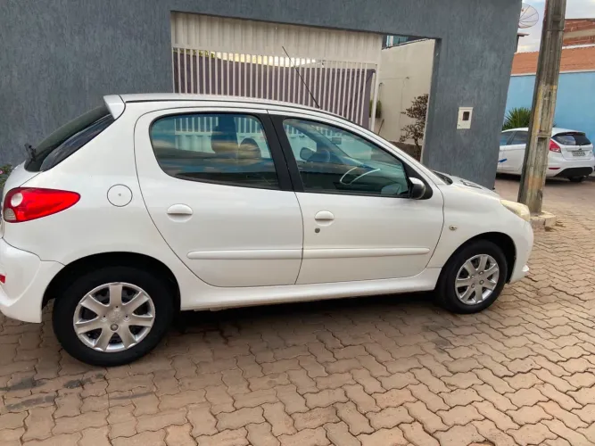 Peugeot 207 XR 1.4 Flex 8V 5P 2013