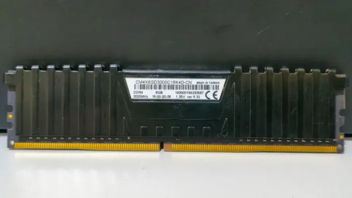 Memória RAM Corsair 8GB 3000MHz