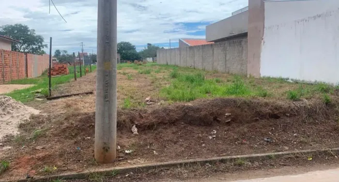 Imóvel para venda possui 360 metros quadrados em Jardim Botucatu (Rubião Júnior) - Botucat
